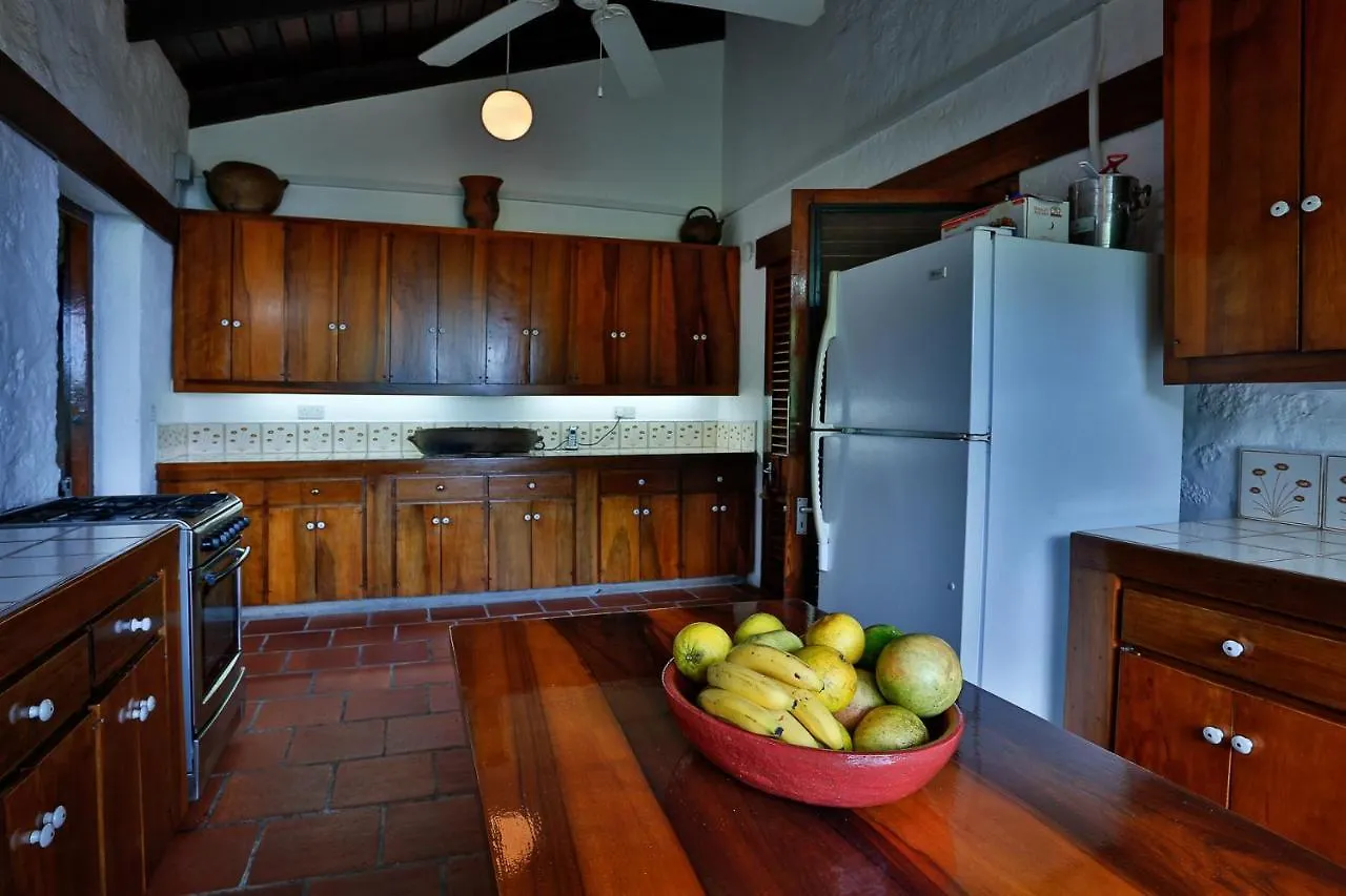 Tamarind House And Cottage Bouton