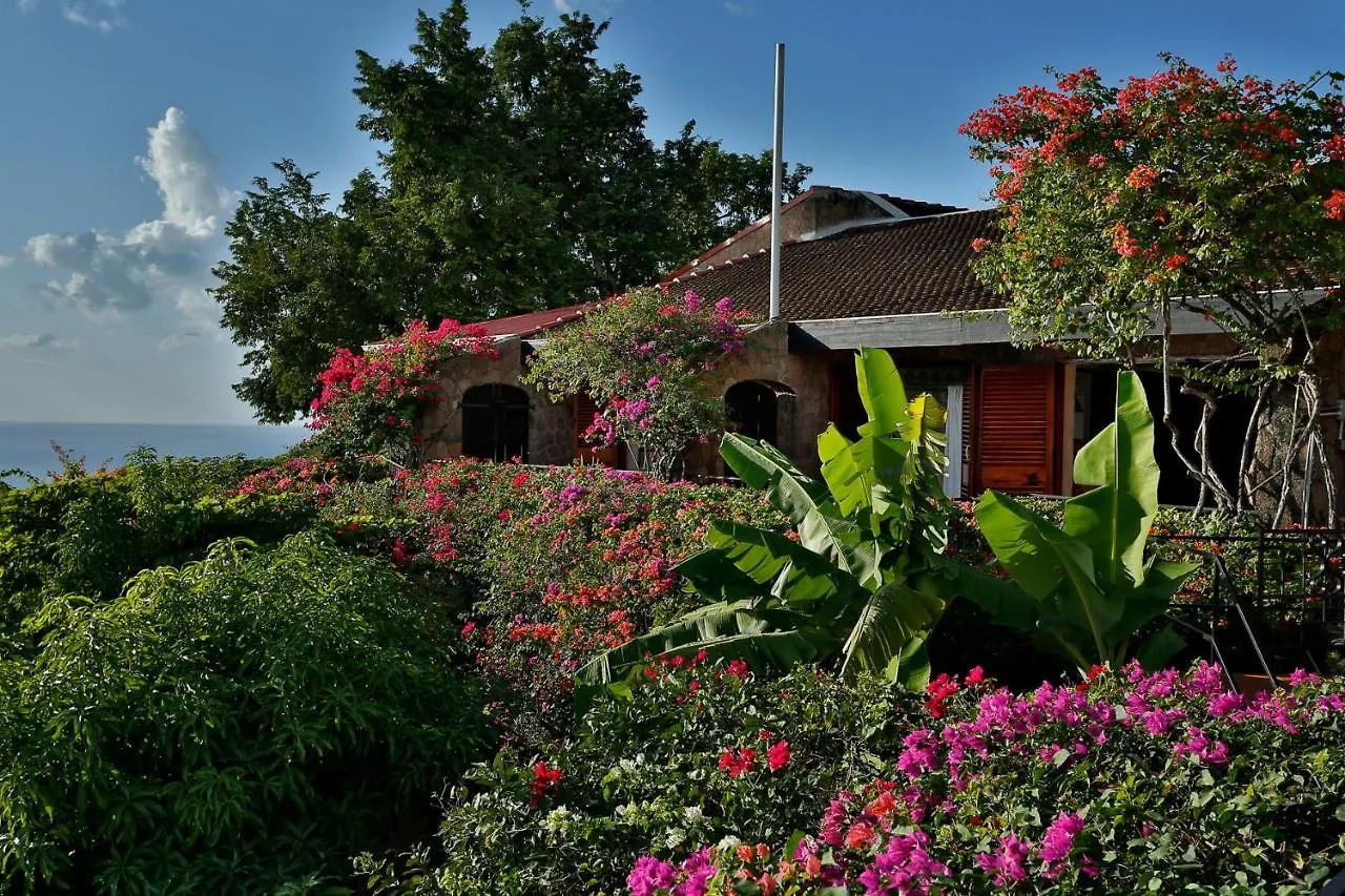 Tamarind House And Cottage Bouton